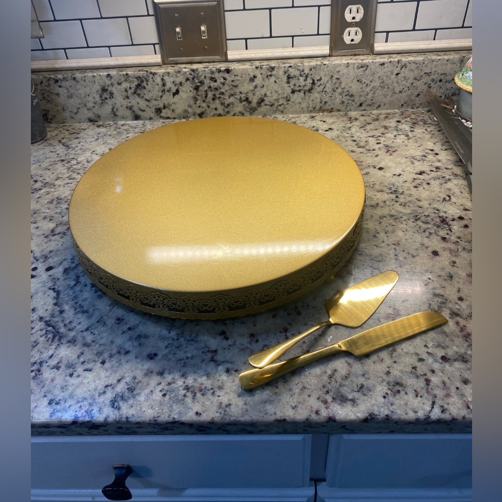 Cake stand & utensils